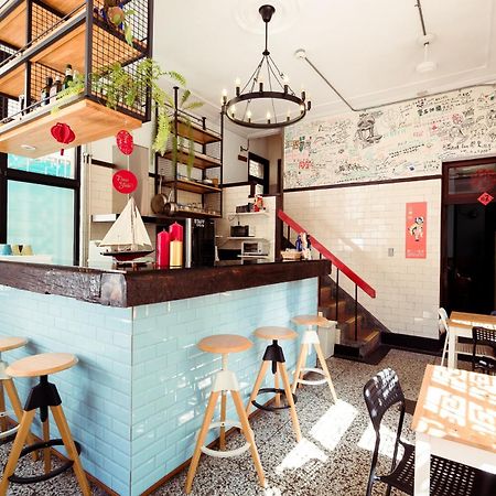 With Inn Hostel Гаосюн Экстерьер фото
