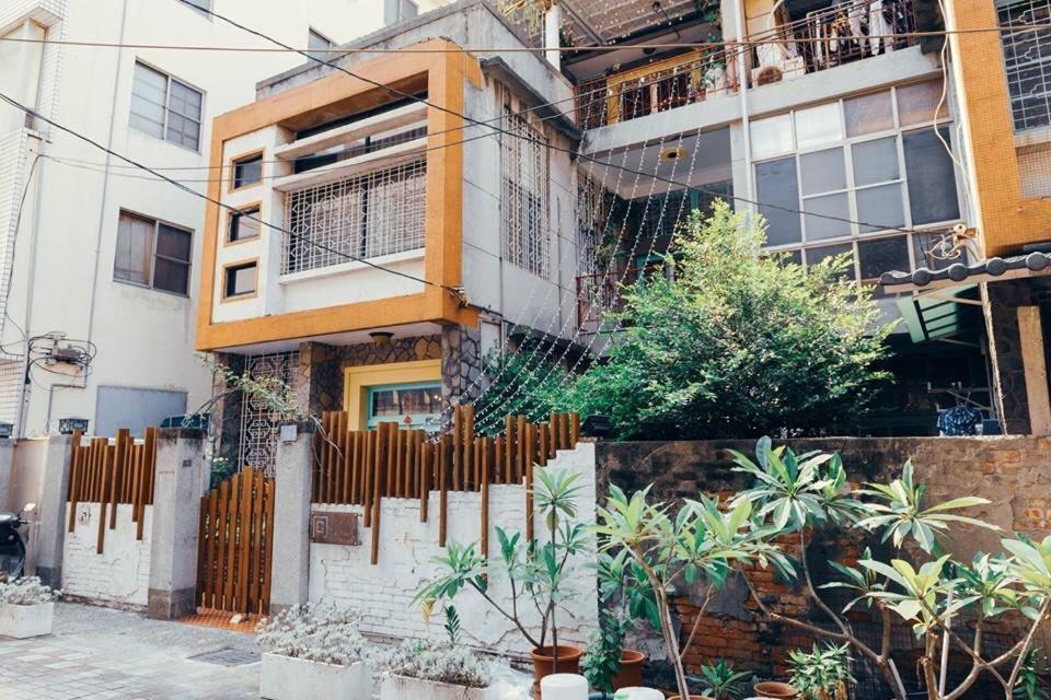 With Inn Hostel Гаосюн Экстерьер фото