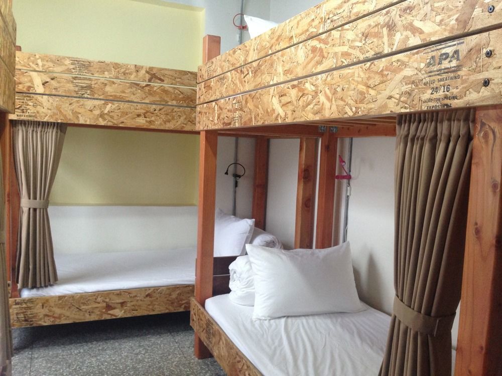 With Inn Hostel Гаосюн Экстерьер фото