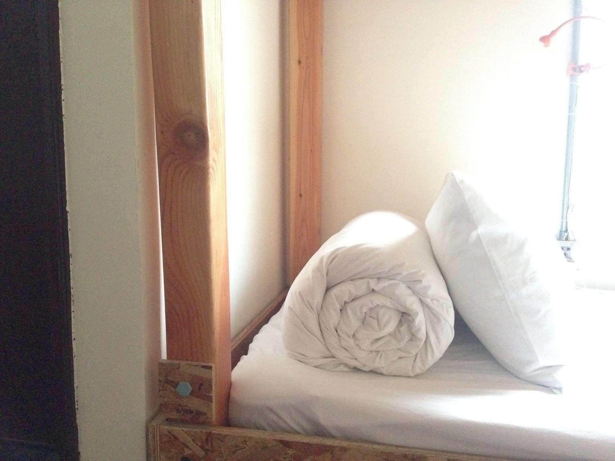 With Inn Hostel Гаосюн Экстерьер фото